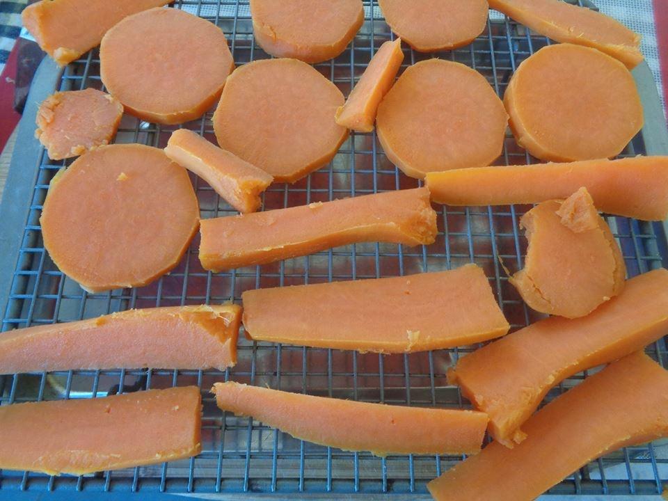 Cách làm mứt khoai lang sấy ngon đãi khách dịp Tết-2