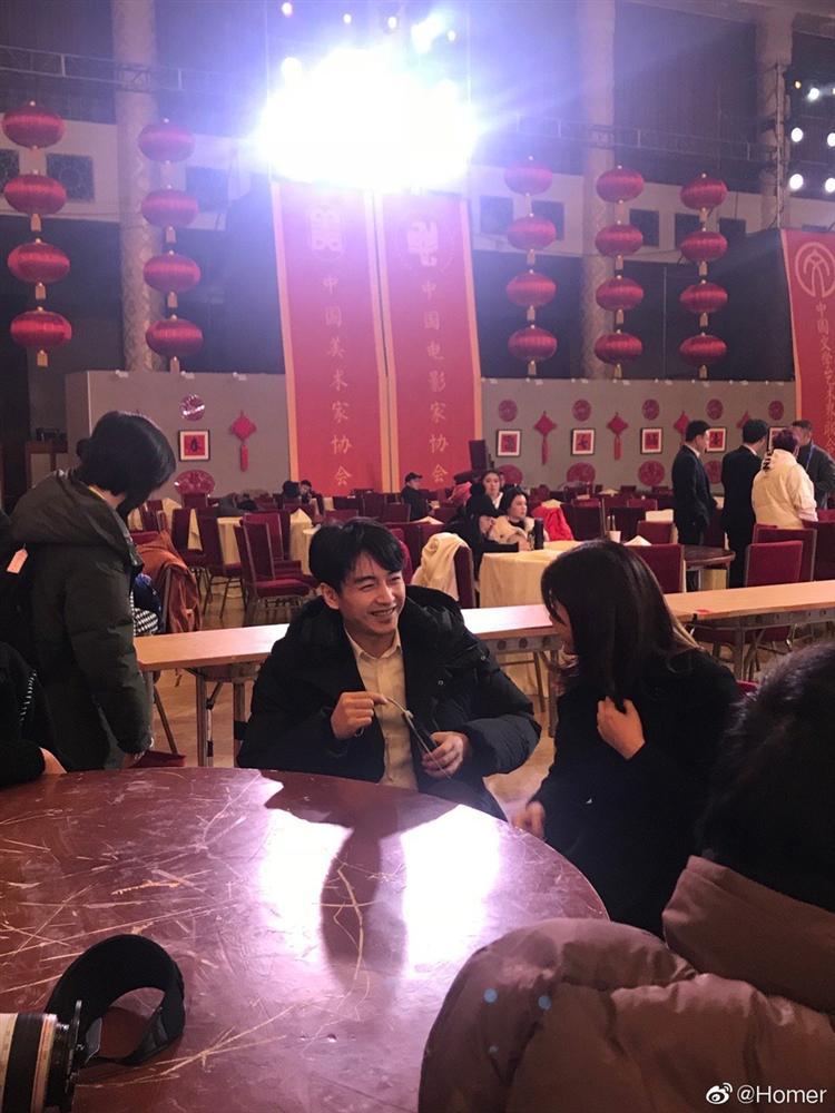 Trần Hiểu tình tứ bên Trần Nghiên Hy, nhan sắc cả đôi được dân mạng khen hết lời-1