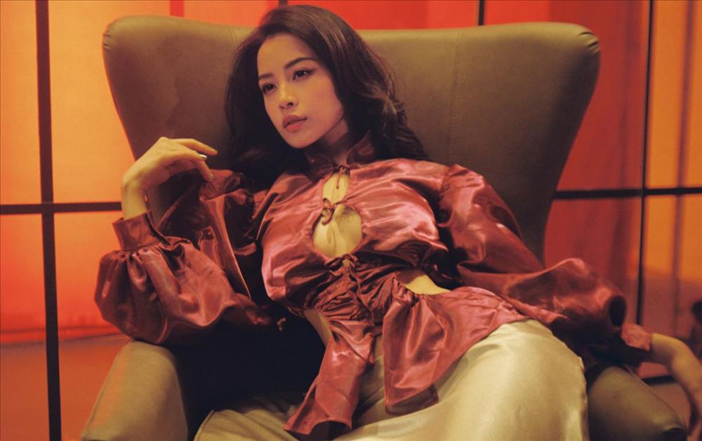 Chi Pu chắc sẽ ngất xỉu nếu biết bị êkíp lấy hình méo miệng cực thốn làm ảnh bìa video-4