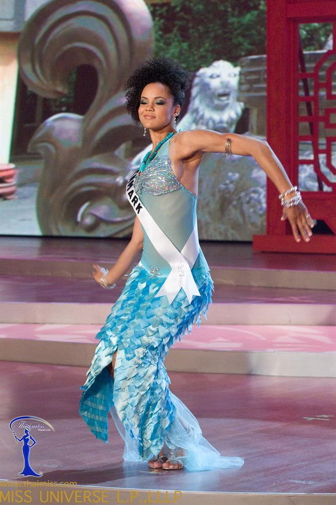 Thảm họa trang phục dân tộc trong lịch sử: Váy dạ hội kiêm luôn National costume, 1 mẫu mang đi thi 2 lần-7