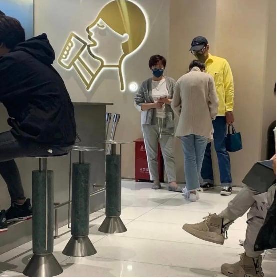 Tống Tổ Nhi lộ ảnh qua đêm với đàn anh hơn 16 tuổi-7