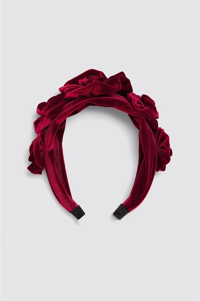 Cùng đeo bờm nhung: Hà Tăng hack cả chục tuổi - Elly Trần biến thành đóa hoa hồng-4