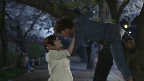 Nếu chán hôn truyền thống, hãy thử những kiểu hôn độc đáo này trong phim Hàn-7