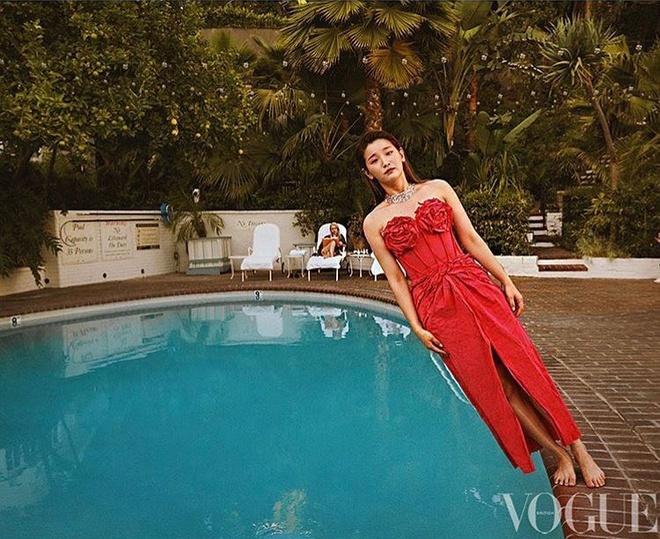 Ảnh hậu trường của sao nữ phim 18+ gây nghẽn mạng-2