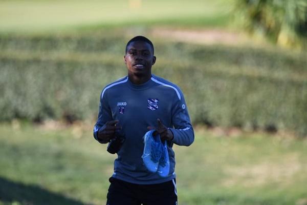 Văn Hậu xuất hiện nổi bật trong dàn cầu thủ Heerenveen-4