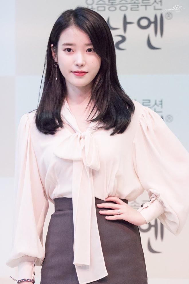 IU bị phát hiện ngoài đời hay lên sân khấu đều đeo nhẫn đôi?-5