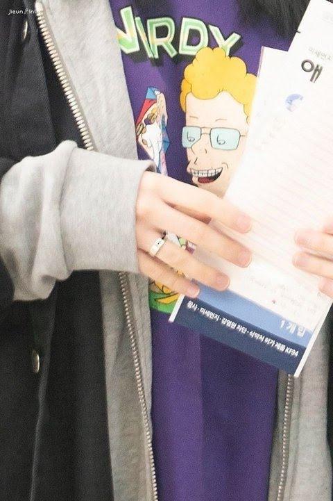 IU bị phát hiện ngoài đời hay lên sân khấu đều đeo nhẫn đôi?-6