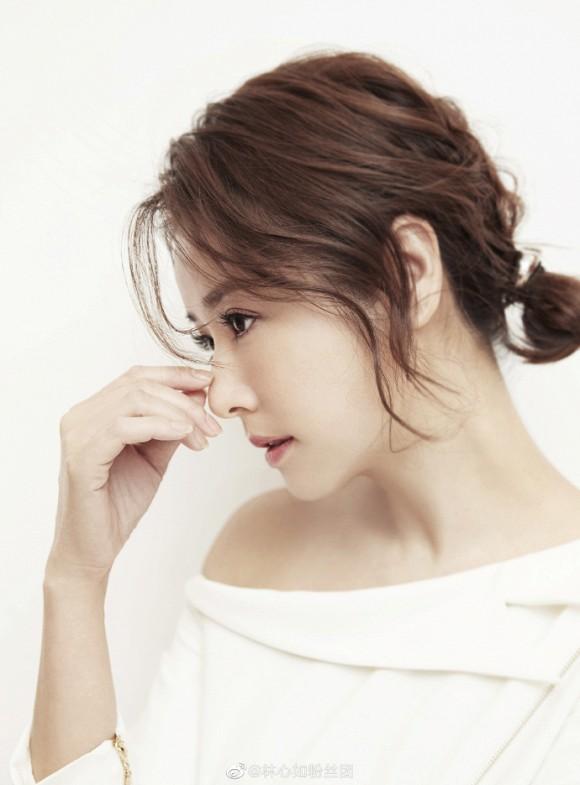 Tất bật làm sinh nhật cho Hoắc Kiến Hoa và con gái, Lâm Tâm Như vẫn kịp tút lại nhan sắc xinh tươi đón Tết-4