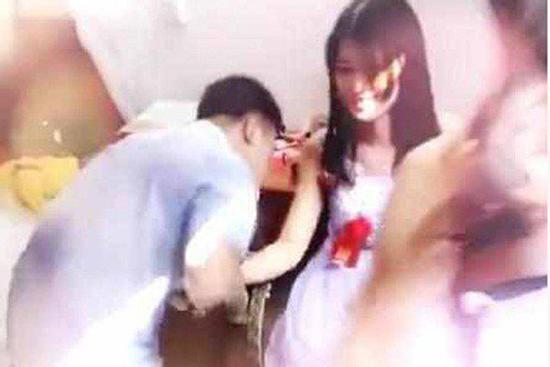 Ngay trước đám cưới, cô dâu phát hiện chú rể và phù dâu 'tòm tem' với nhau