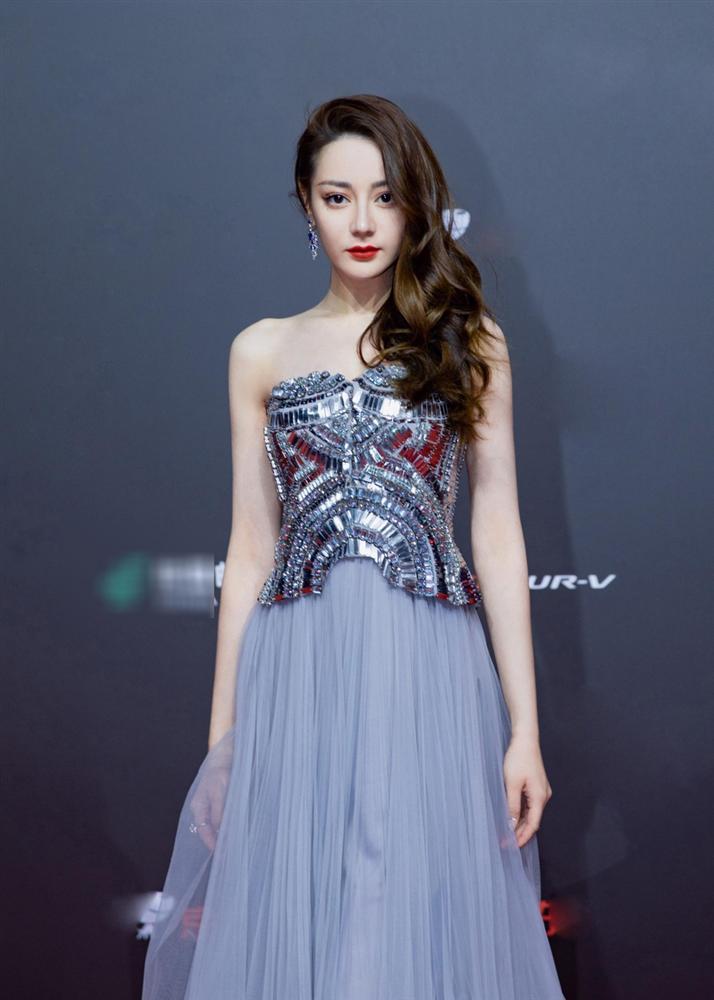 Nhan sắc đỉnh cao nhưng Địch Lệ Nhiệt Ba vẫn mất điểm vì vùng nách nhăn nheo, xỉn màu-3