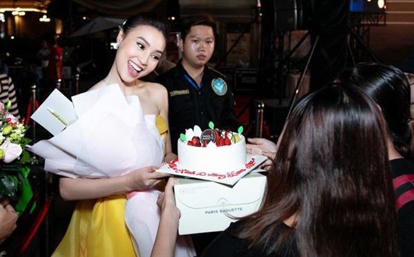 Lan Ngọc cảm ơn Trấn Thành khi nhận giải, nhắc đến người thân đã qua đời-12