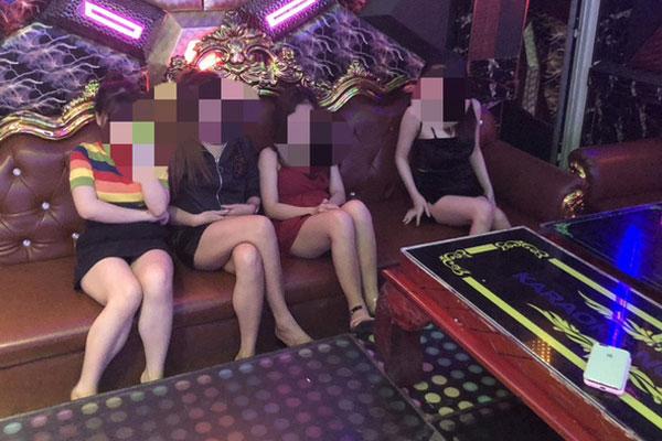 8 cô gái phê ma túy trong quán karaoke-1
