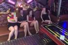 8 cô gái phê ma túy trong quán karaoke