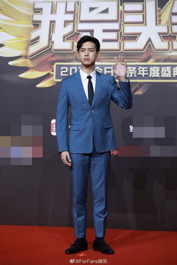 Nhan sắc đỉnh cao nhưng Địch Lệ Nhiệt Ba vẫn mất điểm vì vùng nách nhăn nheo, xỉn màu-11