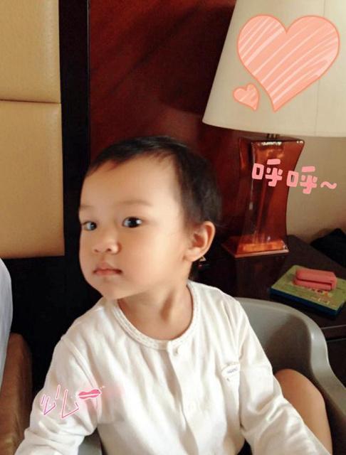 Từng bị chê xấu xí khác hẳn bố mẹ, con gái Lý Tiểu Lộ gây sốt khi lớn lên lại xinh ngỡ ngàng-2