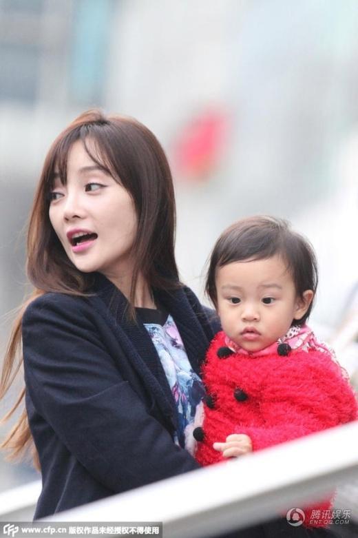 Từng bị chê xấu xí khác hẳn bố mẹ, con gái Lý Tiểu Lộ gây sốt khi lớn lên lại xinh ngỡ ngàng-5