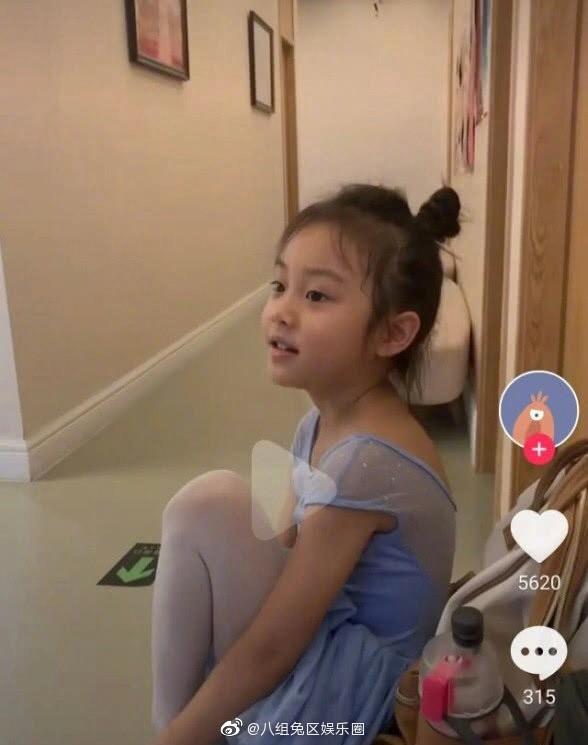 Từng bị chê xấu xí khác hẳn bố mẹ, con gái Lý Tiểu Lộ gây sốt khi lớn lên lại xinh ngỡ ngàng-11