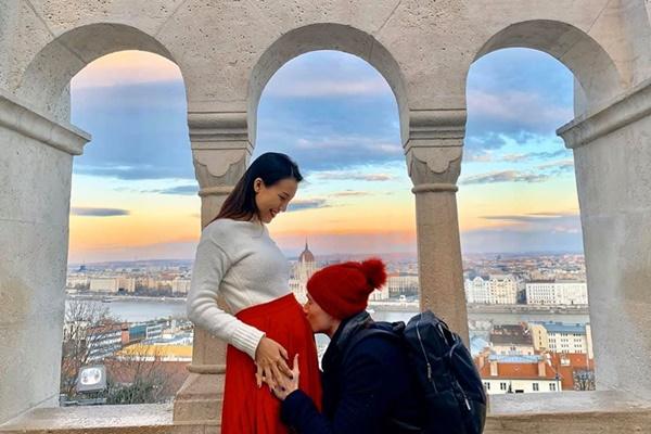 MC Hoàng Oanh lần đầu khoe ảnh bầu bí vẫn diện áo tắm khoe vòng một cực bốc-3