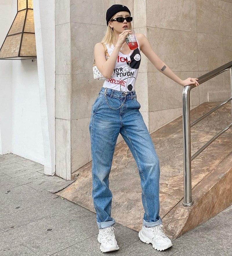 Tiểu Vy lộ vóc dáng gầy gò - Diệu Nhi lên đồ phá cách với outfit họa tiết hoạt hình-7