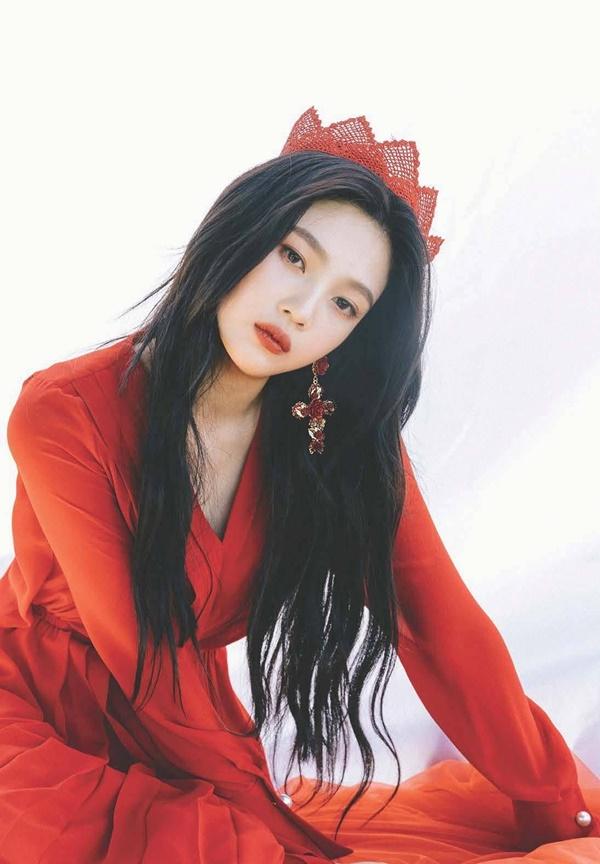 Red Velvet Joy thừa nhận đang mắc chứng rối loạn dạng cơ thể, có tên tiếng Anh là Somatization Disorder. Căn bệnh bắt nguồn từ việc Joy thường xuyên gặp khủng hoảng, stress quá mức dẫn đến những ảnh hưởng xấu đến sức khỏe.