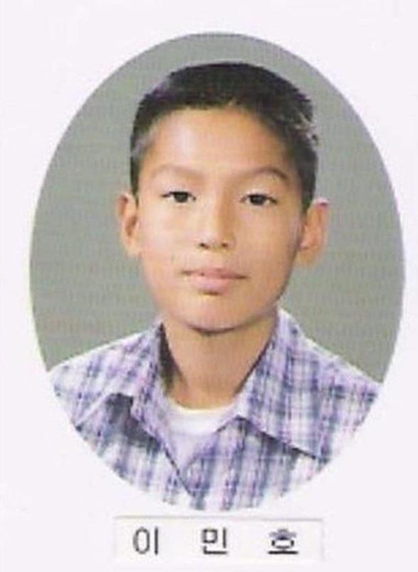 Ảnh tốt nghiệp tiểu học của dàn nam thần hot nhất Kbiz: Đố bạn nhận ra ai?-14