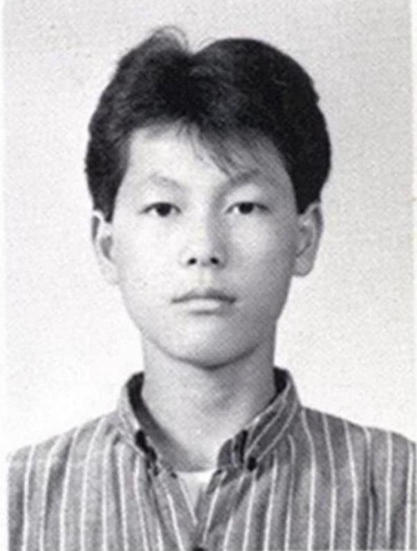 Ảnh tốt nghiệp tiểu học của dàn nam thần hot nhất Kbiz: Đố bạn nhận ra ai?-5