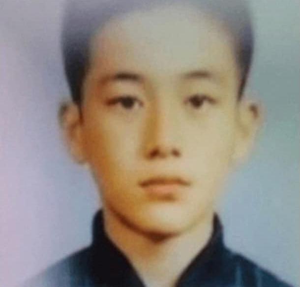 Ảnh tốt nghiệp tiểu học của dàn nam thần hot nhất Kbiz: Đố bạn nhận ra ai?-7