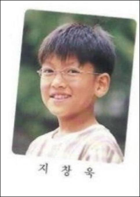 Ảnh tốt nghiệp tiểu học của dàn nam thần hot nhất Kbiz: Đố bạn nhận ra ai?-9