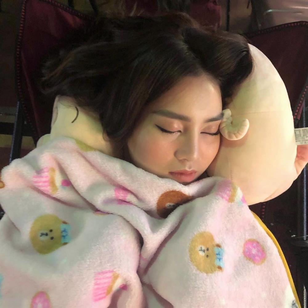 Ninh Dương Lan Ngọc bị chụp lén lúc ngủ say, hình ảnh thu được ngoài sức tưởng tượng-1