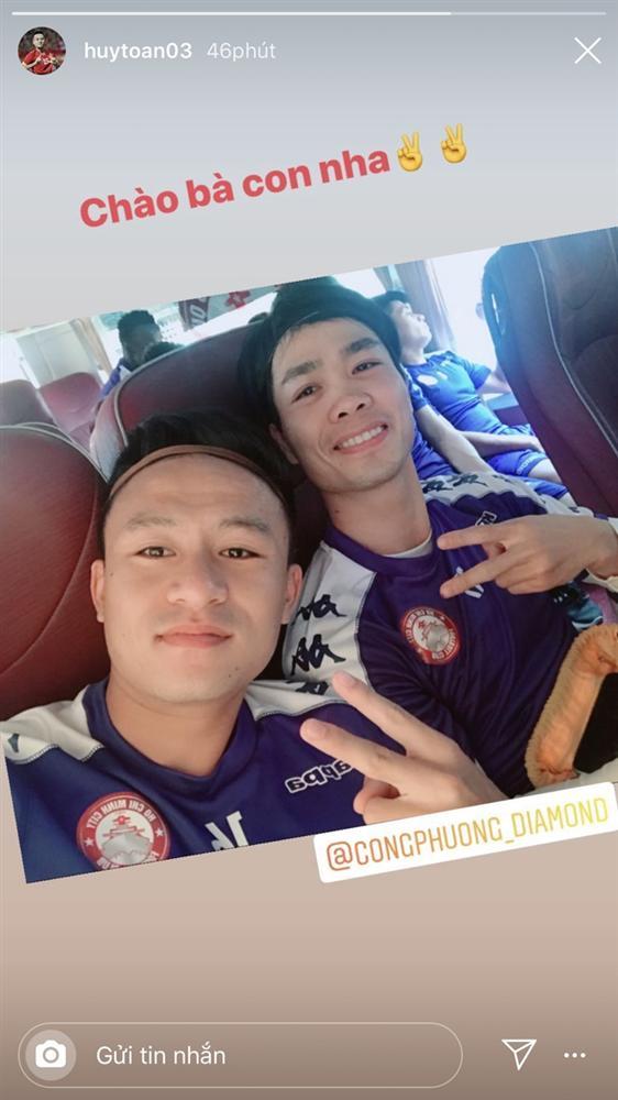 Công Phượng check-in thân thiết với đồng đội ở CLB TP. HCM-1