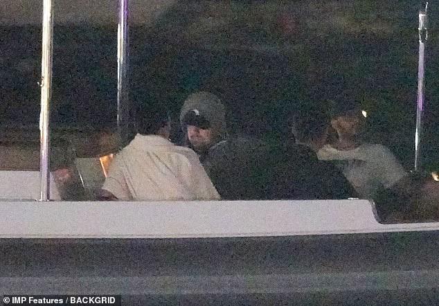 Leonardo DiCaprio cứu người đàn ông đuối nước trong kỳ nghỉ với bạn gái-2