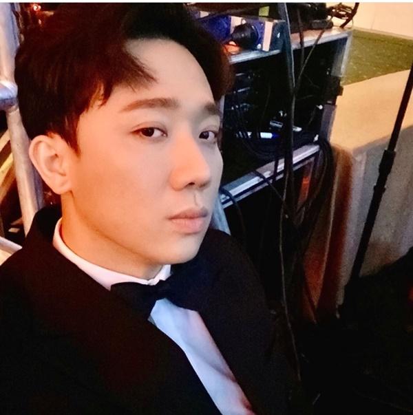 Trấn Thành khoe góc mặt nghiêng khá gọn gẽ sau thời gian dài bị chê phát tướng.