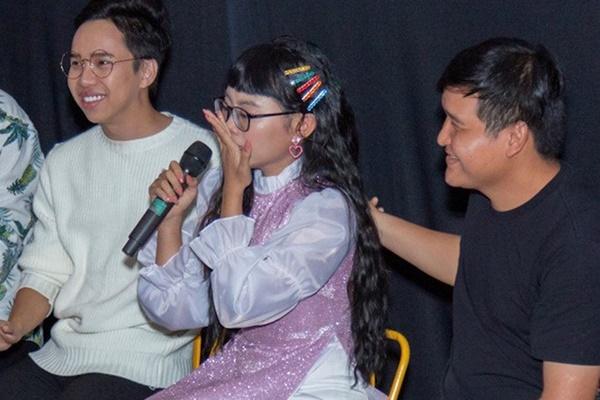 Nhọ như Phương Mỹ Chi: Hát hay cũng không gây chú ý bằng cặp đôi đam mỹ phụ họa phía sau-8