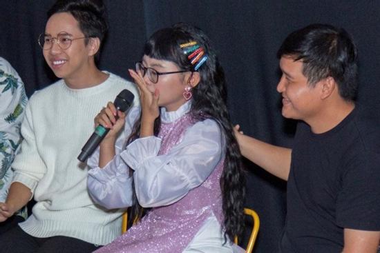 Phương Mỹ Chi bật khóc kể về khó khăn sau khi rời công ty Quang Lê