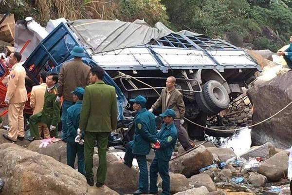 Xe tải lao xuống vực ở Lai Châu, 3 người chết-1