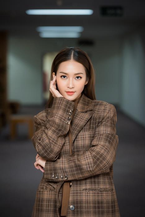 Khả Ngân lộ giọng live thật, 10 người nghe thì 9 người không hiểu hotgirl hát tiếng nước nào-1