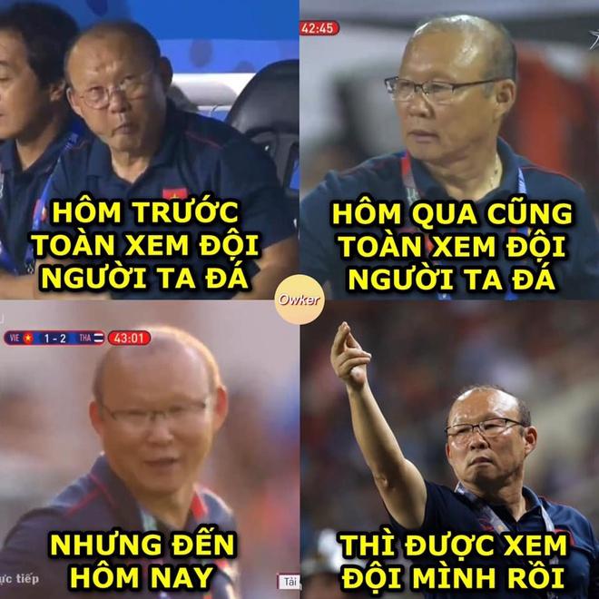 Ảnh chế thủ môn Bùi Tiến Dũng lăn xả trong trận hòa U23 UAE-1