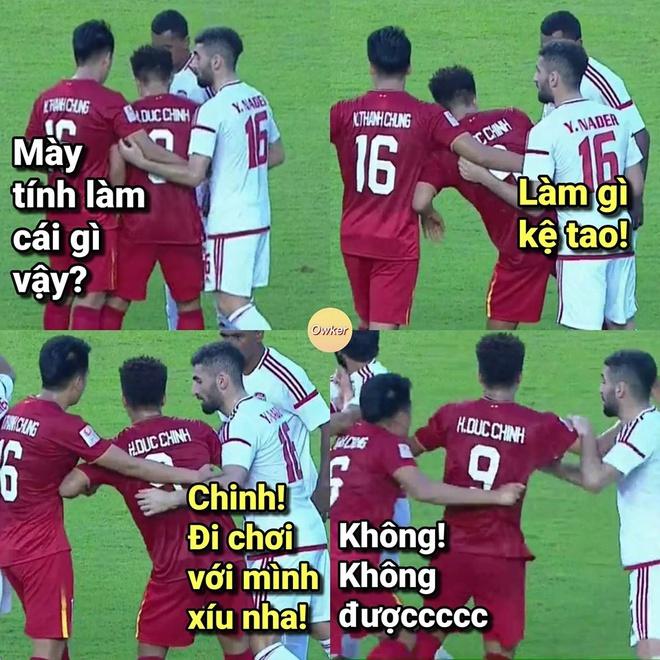 Ảnh chế thủ môn Bùi Tiến Dũng lăn xả trong trận hòa U23 UAE-7