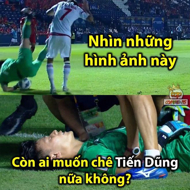 Ảnh chế thủ môn Bùi Tiến Dũng lăn xả trong trận hòa U23 UAE-8