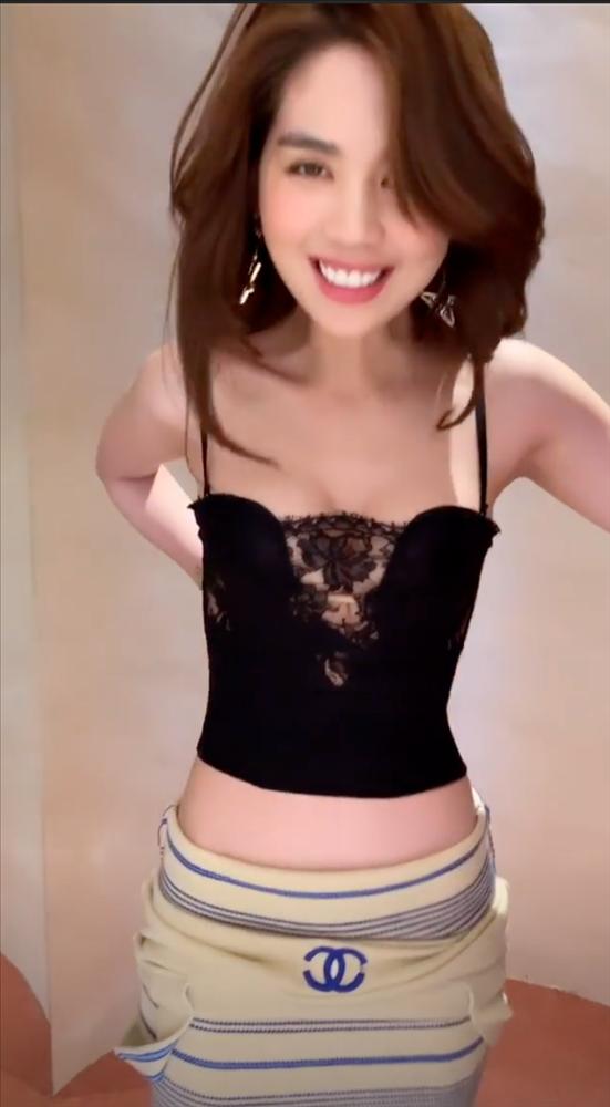 Hồ Ngọc Hà bắt chước Ngọc Trinh khoe cảnh thay đồ lộ nội y-4