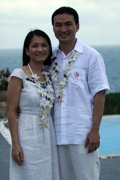 Sau ly hôn, loạt quý ông Vbiz nên duyên với người mới kém hàng chục tuổi-3