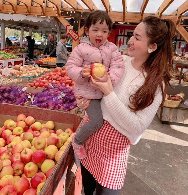 Cặp chị em Á hậu cùng bỏ thi quốc tế, cưới vội đại gia khi đã dính bầu trước-4