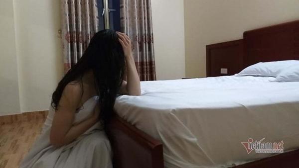 Sự ám ảnh của người vợ phía sau căn phòng hạnh phúc-1