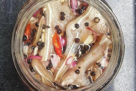 Cách làm tai heo ngâm giấm chua ngọt, giòn sần sật đón Tết, ai cũng thích mê