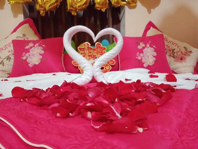 Dân mạng hết hồn với tác phẩm cặp uyên ương trên giường cưới của đôi trẻ-4