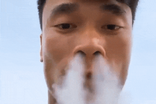 Bùi Tiến Dũng khoe clip thưởng thức món ăn ngập khói, ai ngờ bị cảnh báo hại sức khỏe