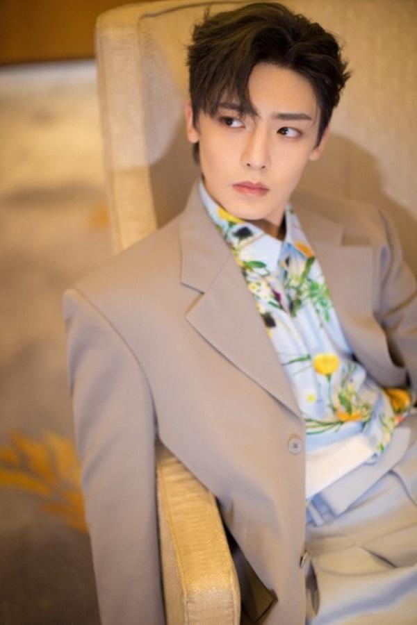 Ngô Diệc Phàm và dàn sao nam Hoa ngữ vẫn đẹp dù ăn mặc loè loẹt-13