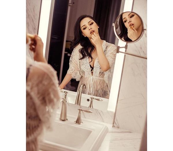 Hiện tại, khi đã là mẹ hai con, thậm chí các con còn rất nhỏ, Trang Pilla vẫn luôn xuất sắc duy trì sức hút của bản thân. Người đẹp liên tục cho thấy nhan sắc ngày một lên hương cùng vóc dáng đẹp chuẩn chỉnh.