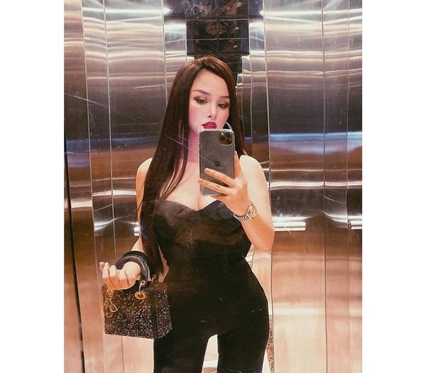 Được biết, Trang Pilla không hề có bí quyết giảm cân, mà do làm việc liên tục với tần suất cao nên cơ thể tự xuống cân. Tuy nhiên không phải ai cũng may mắn có cơ địa dễ xuống cân như người đẹp này.