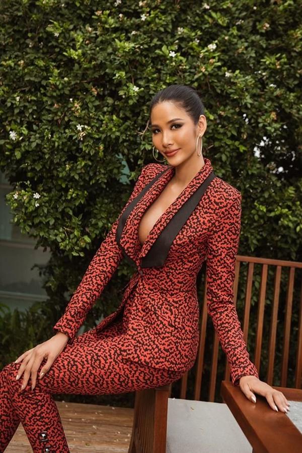 Hoàng Thùy trở về phong cách nam tính nhưng lại khiến fan bỏng mắt với vòng 1 căng tràn-3